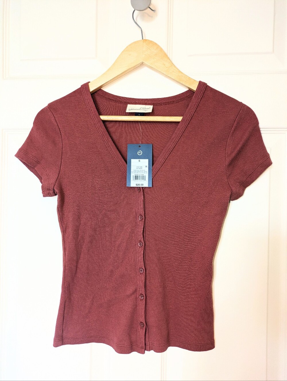 NWT Universal V-neck Cotton Blend Button Down Short Sleeve Tee, Size S
